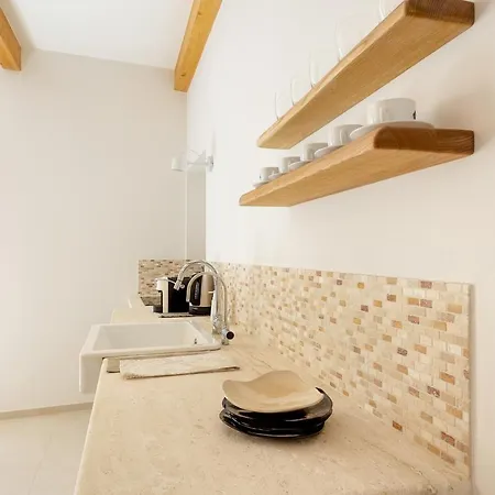 Guest house La Via And Terrace Olbia