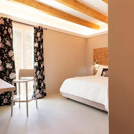 Guest house La Via And Terrace Olbia